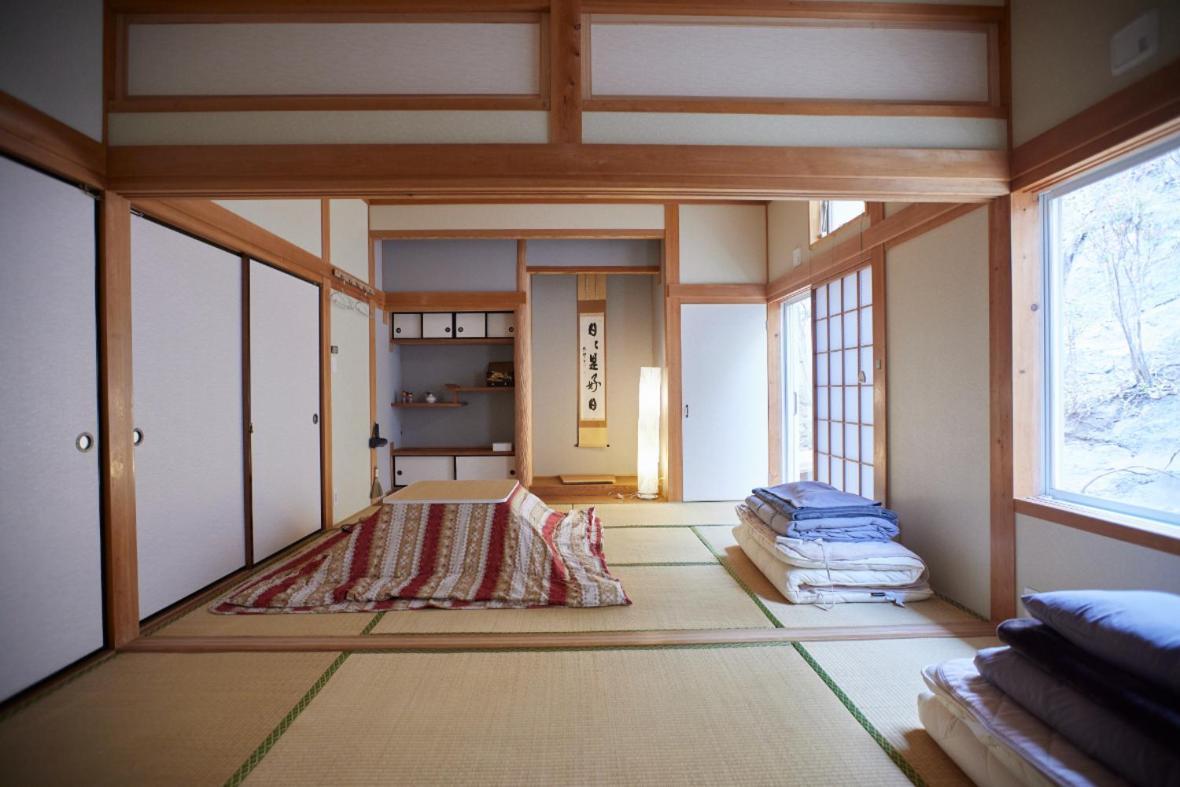Tsushima White House Bed and Breakfast Eksteriør billede