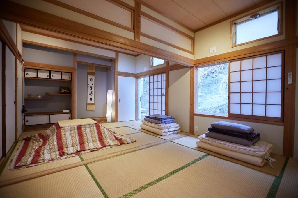 Tsushima White House Bed and Breakfast Eksteriør billede